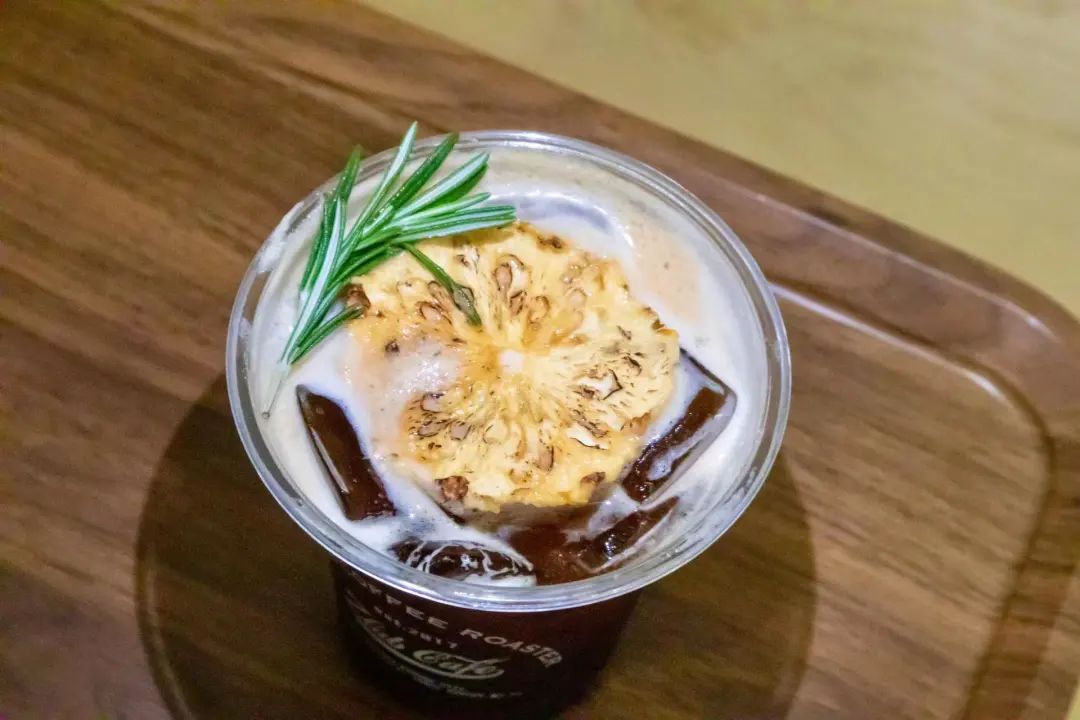 在这座充满松弛感的城市里，喝了两天咖啡