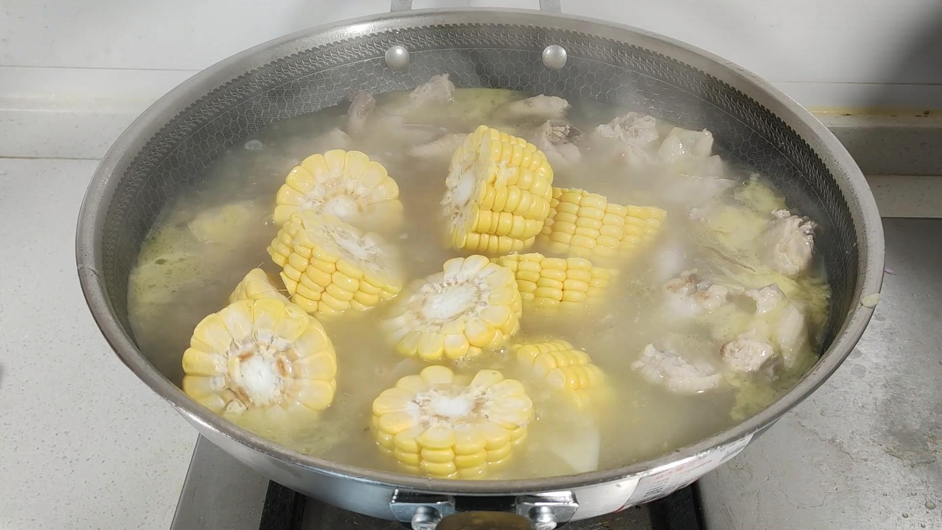 炖鸡汤都放哪些食材好喝,炖鸡汤的正确做法放什么