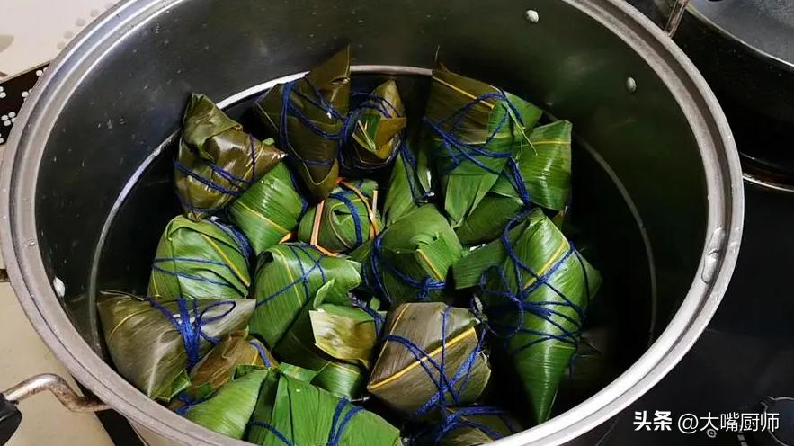 生的清水粽子怎么煮米白软糯,煮清水粽子最正确的方法