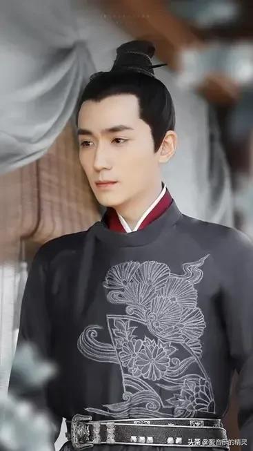 朱一龙获35届金鸡影帝几岁,朱一龙从6岁到33岁的变化