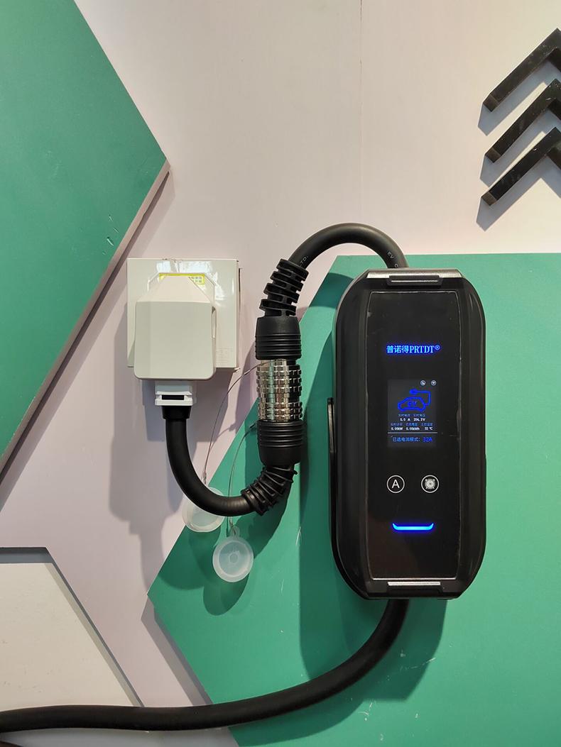 欧拉闪电猫家用充电讲解,欧拉闪电猫的充电口怎么打开