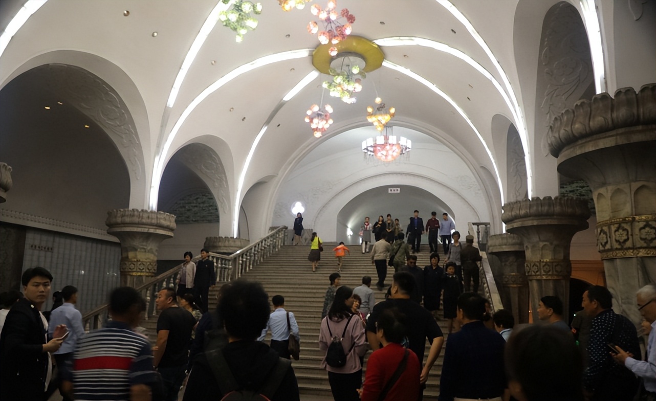 朝鲜人每天工作几个小时,朝鲜人可以上班下班吗