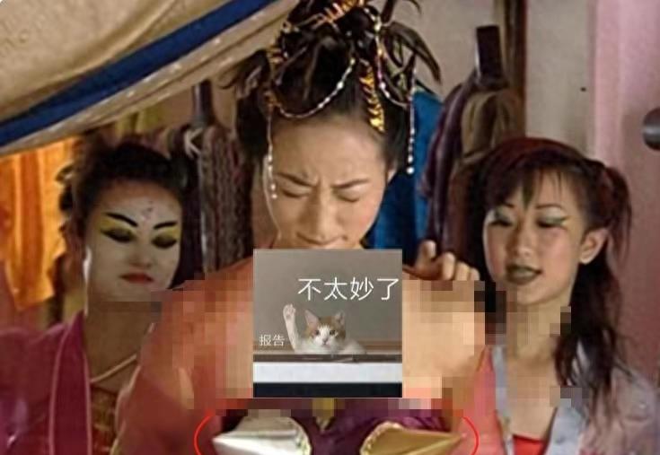 牛角胸罩，诱惑式舔刀尖，这些颠覆三观的镜头，看完让人一言难尽