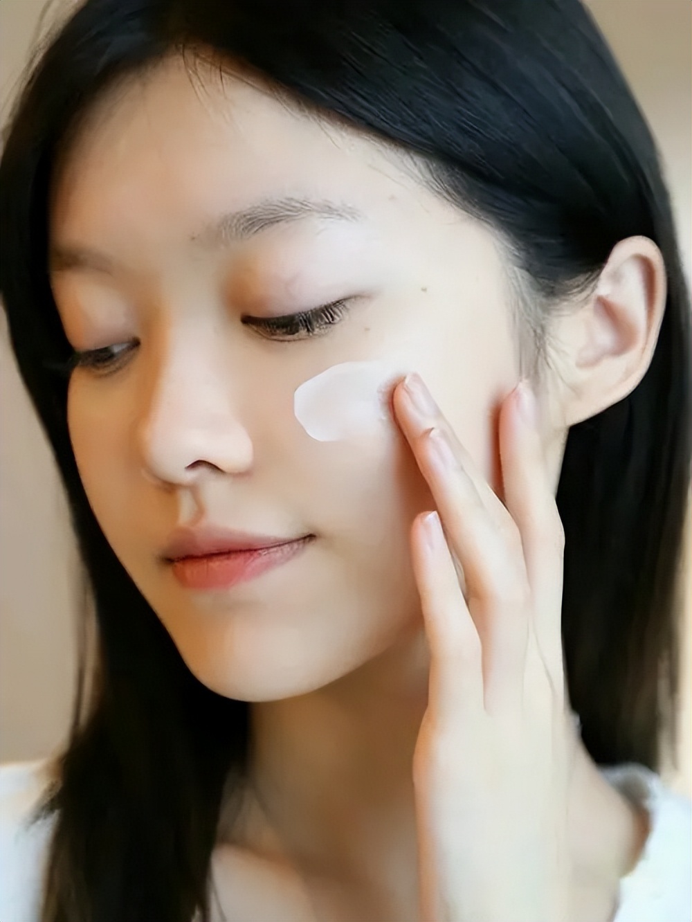 女孩子的护肤品多贵,女生护肤品比较贵的品牌