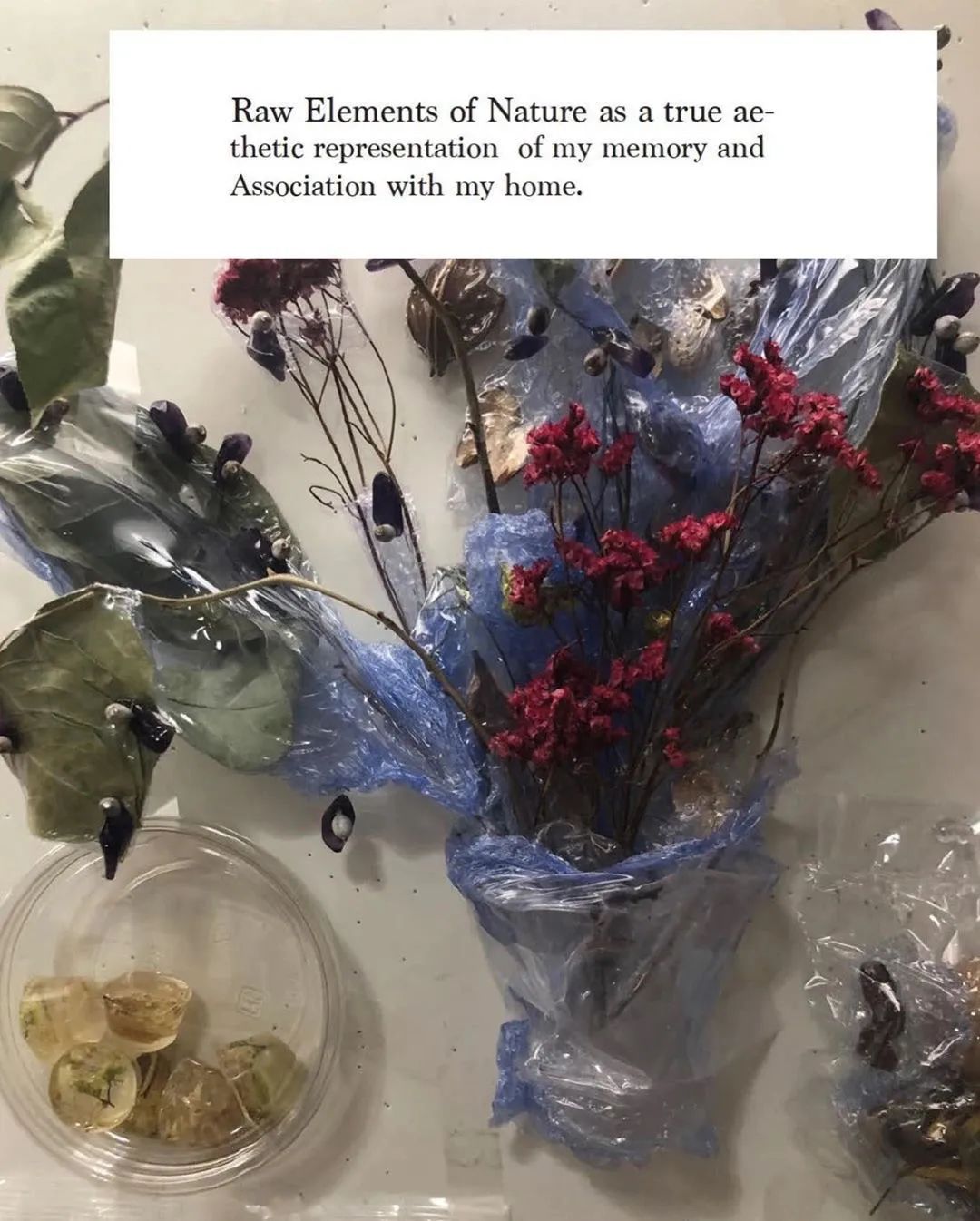 将鲜花封存,变成华服,玩转自然材料的日本设计师