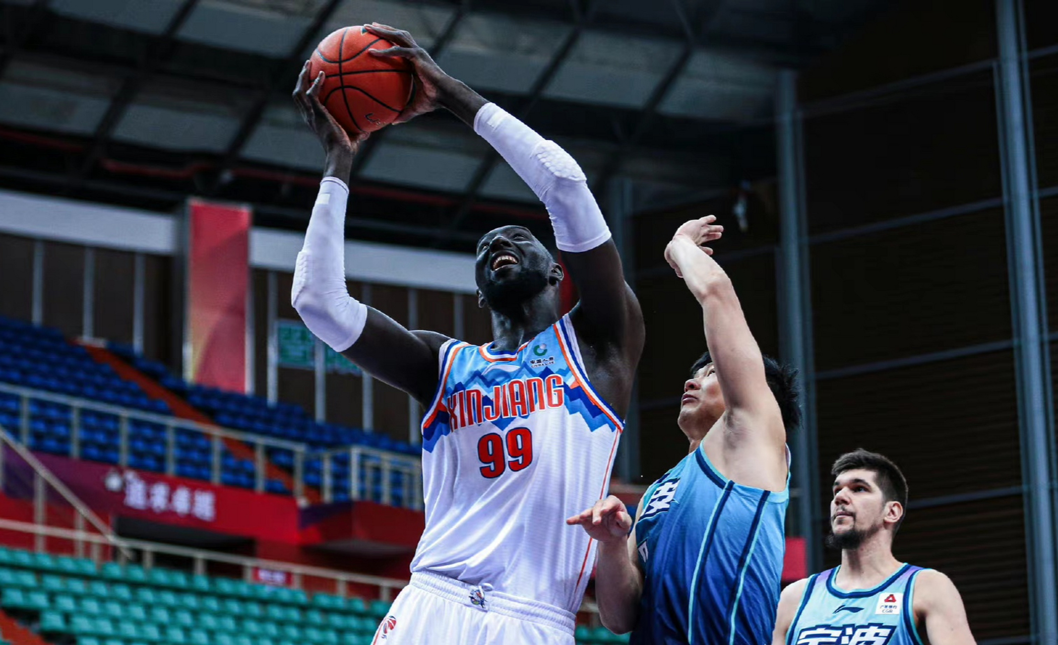 身高比姚明高的球员,身高2米26比肩姚明