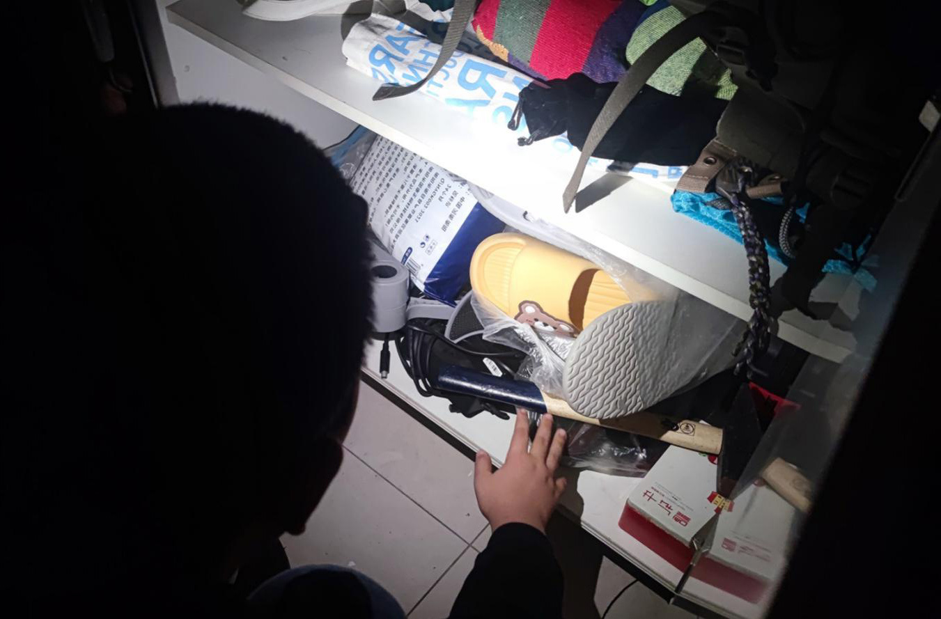 黄白光自由切换两用头灯,泛光和远射一体头灯