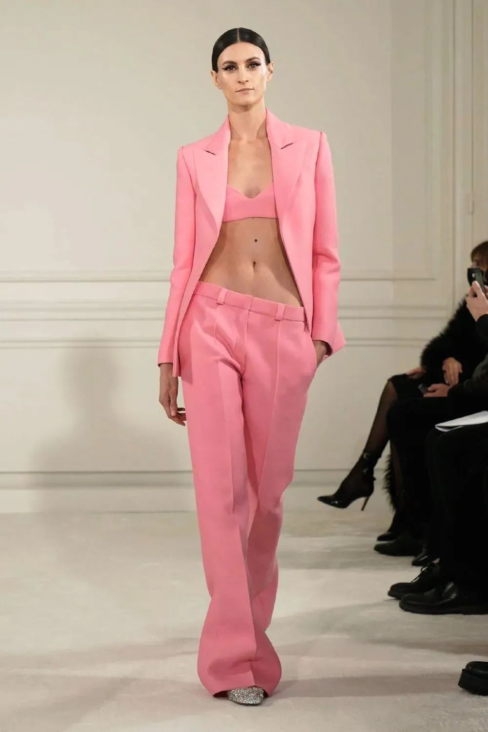 lisa最近同款粉色,lisamv绝美镜头粉色