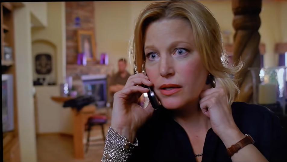 选择投影仪还是选激光电视机,98寸巨幕彩电