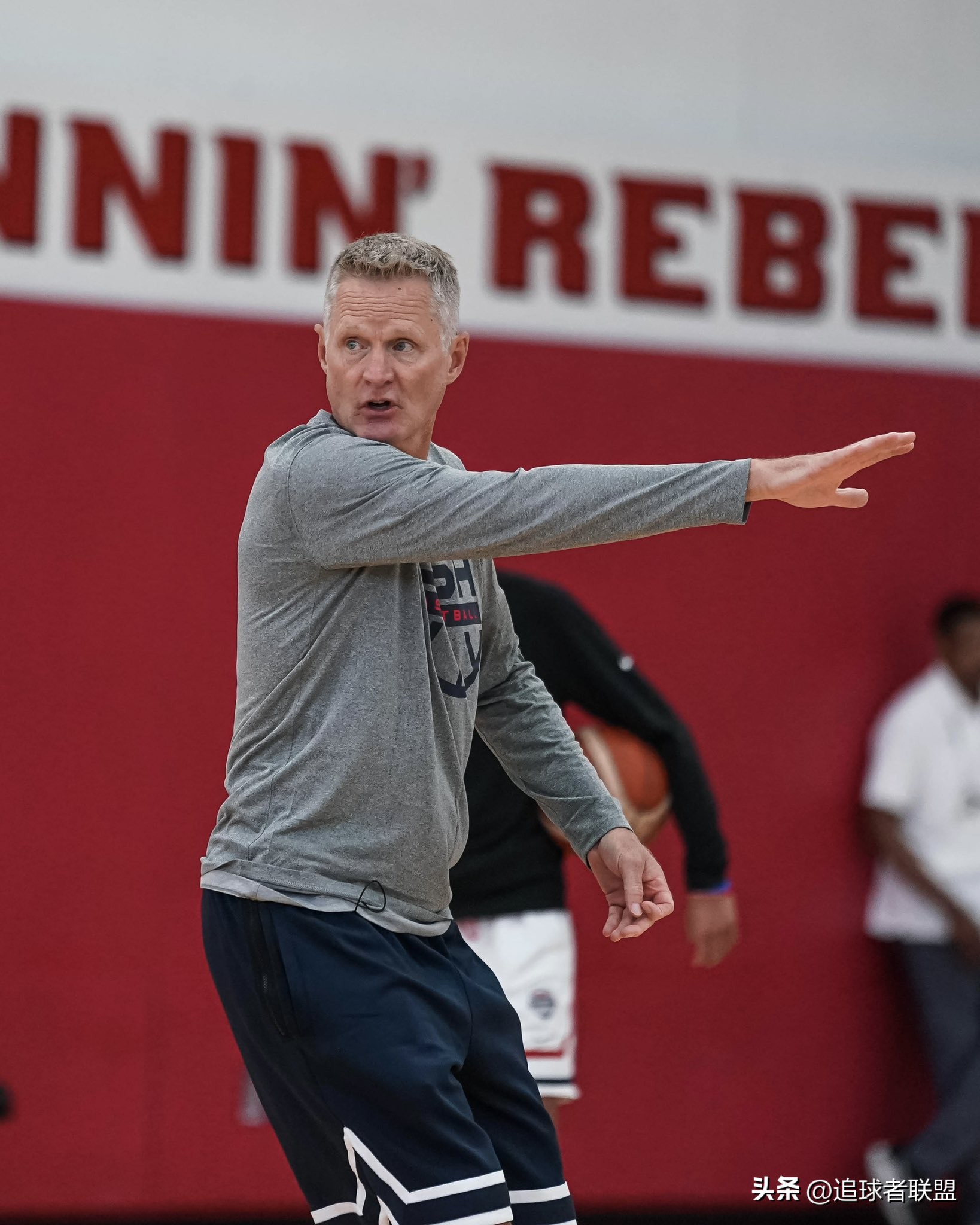 美国男篮爱德华兹单手扣篮,美国男篮爱德华兹奥运会