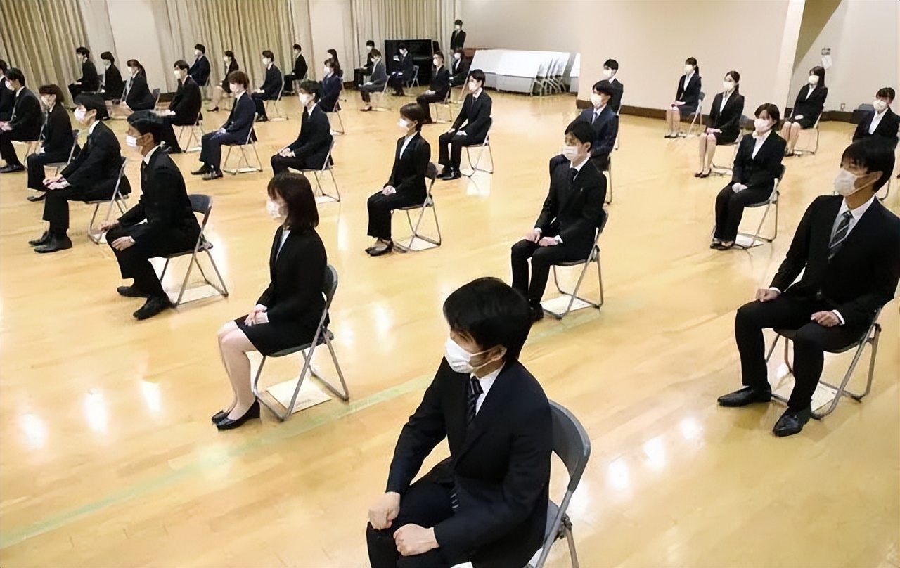 考公务员好还是在私企工作好,考公务员好还是到私企好