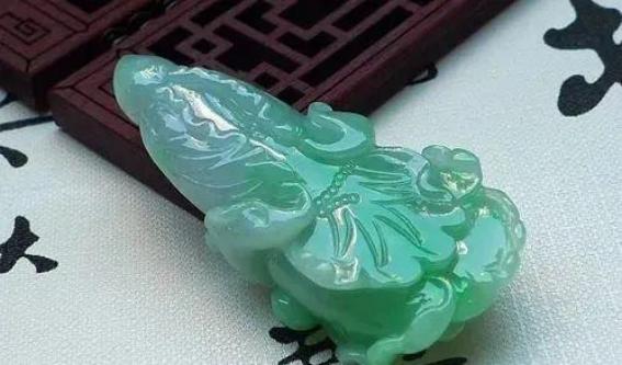 翡翠玉吊坠冰种浅浮雕,天然冰种黄翡翠玉白菜吊坠