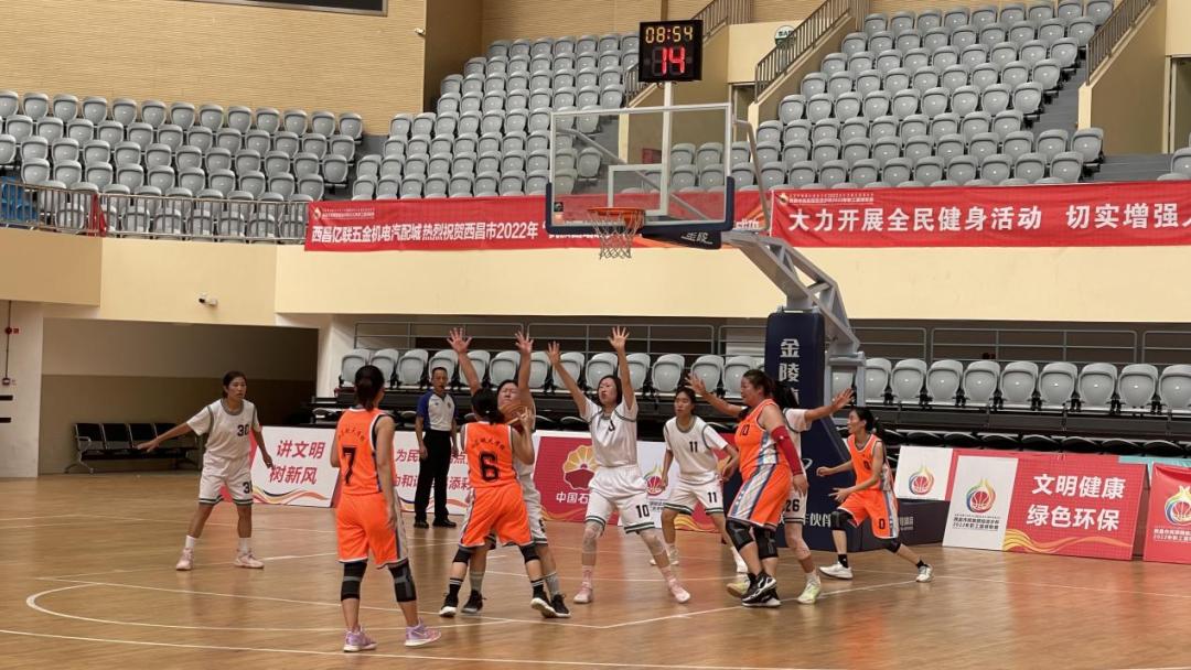 上场吧女孩！强强对决争高下，今日球场绽芳华