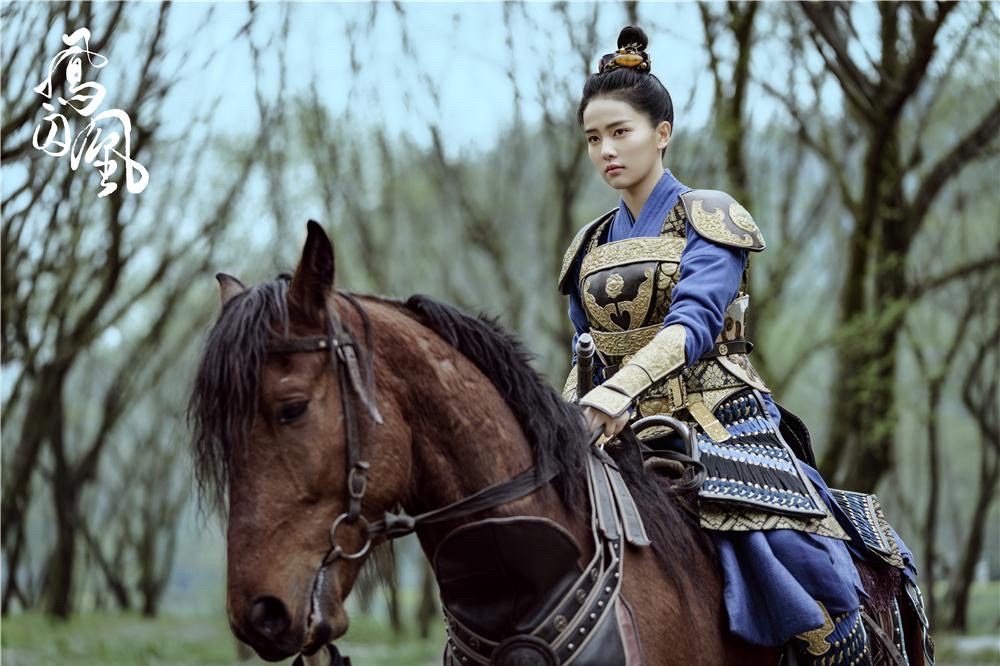 白鹿多少岁签约于正,白鹿学历于正