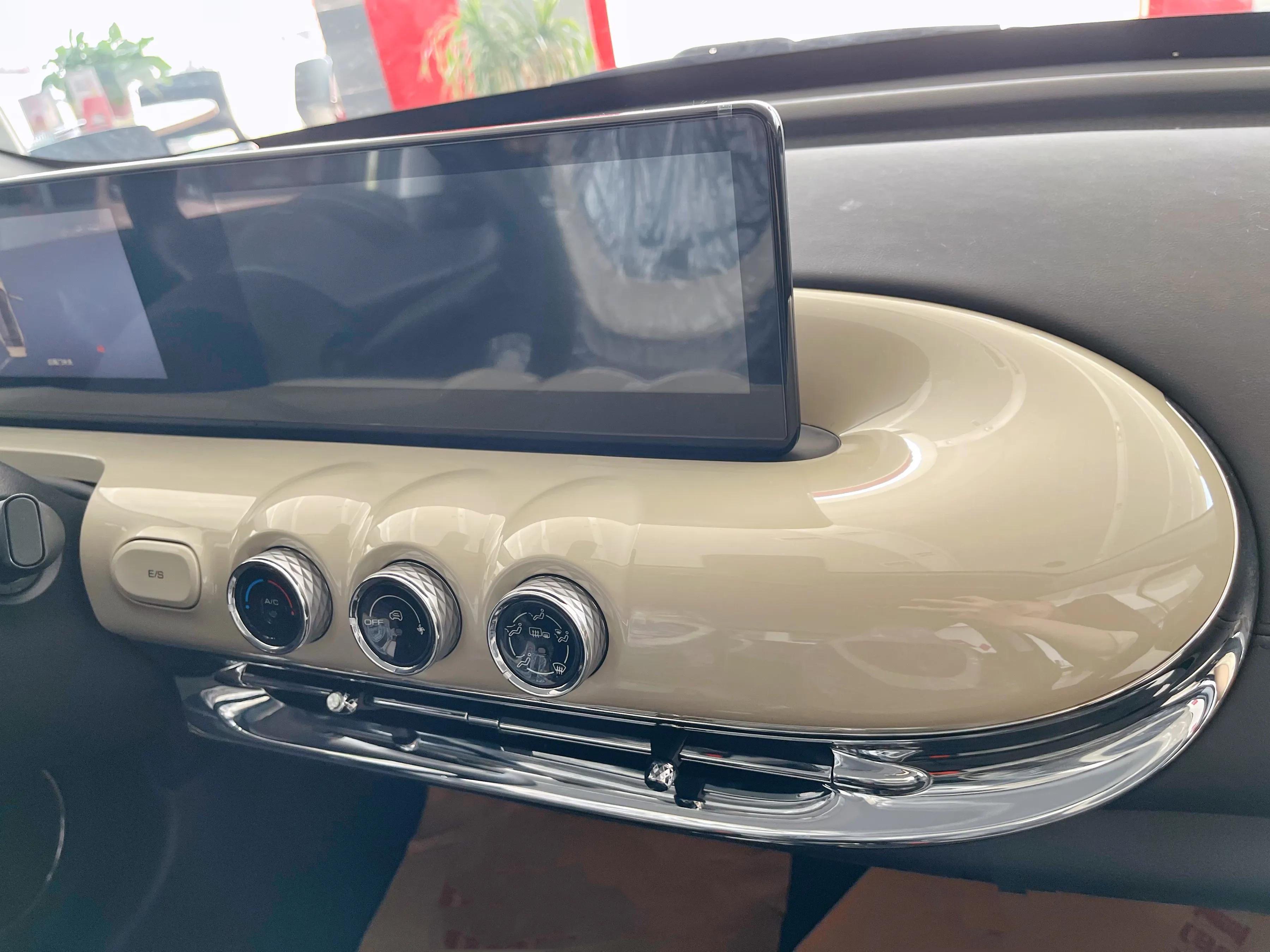 闺蜜买车了带我兜风 (闺蜜提新车带我出去玩)