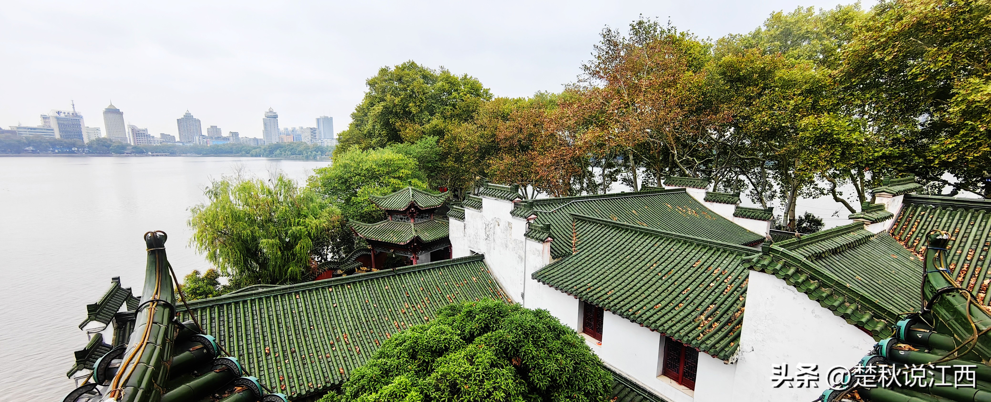 甘棠湖上“娘娘庙”，是为闹市中的一方净土，风光旖旎，四季浪漫