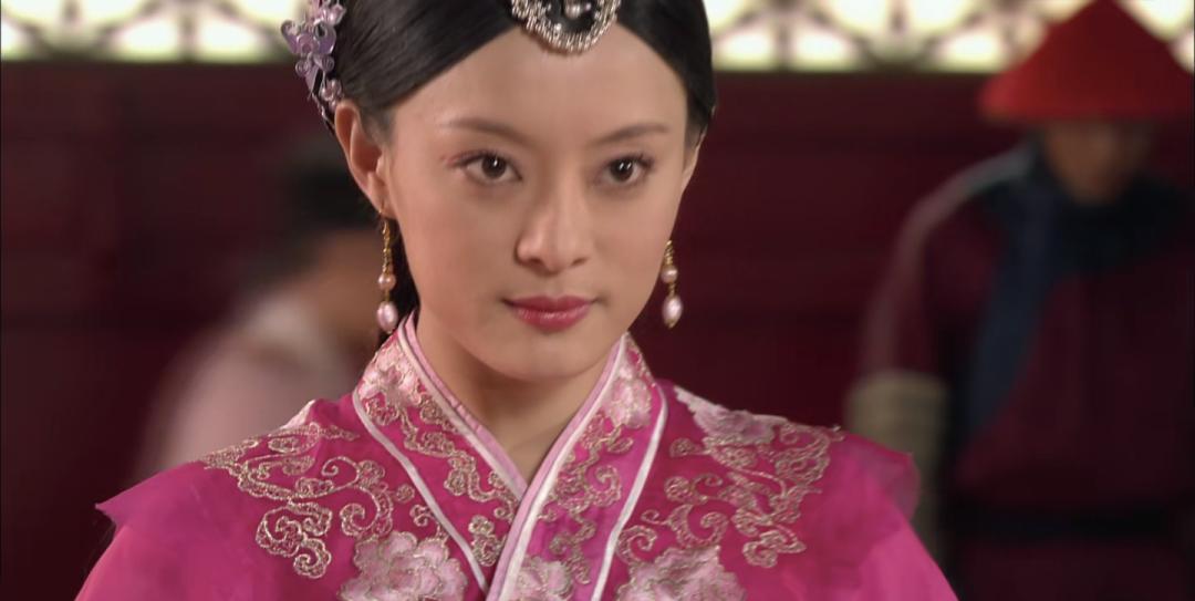 甄嬛受宠后别人送礼,甄嬛最后给皇上说的四个字
