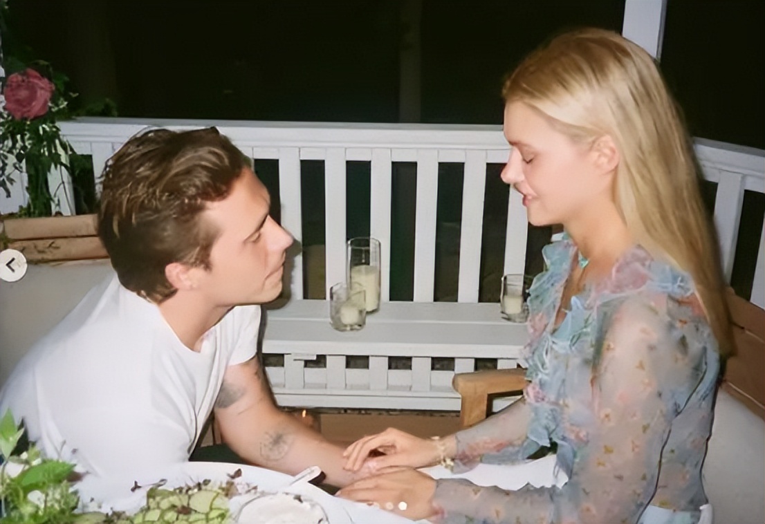 小贝大儿子和老婆过圣诞撒狗粮,小贝长子秀恩爱图片