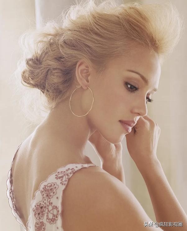 拒绝为好莱坞拍裸戏的“地球球花”杰西卡,41岁活成人间清醒