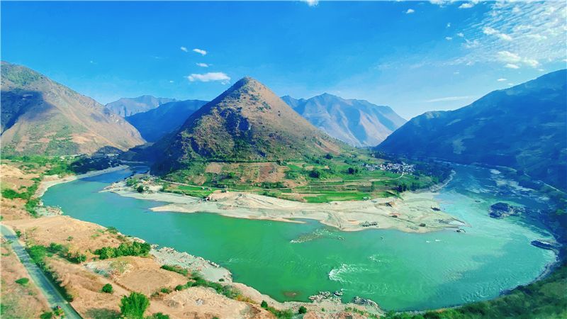 浜戝崡鎬掓睙鍗佸ぇ蹇呭悆缇庨,浜戦鍝佸皾鑸屽皷涓婄殑绾㈡渤