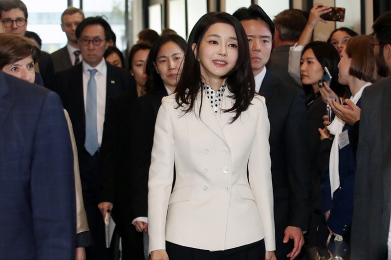 韩国第一夫人穿夏裙,现在流行的韩国第一夫人的穿搭