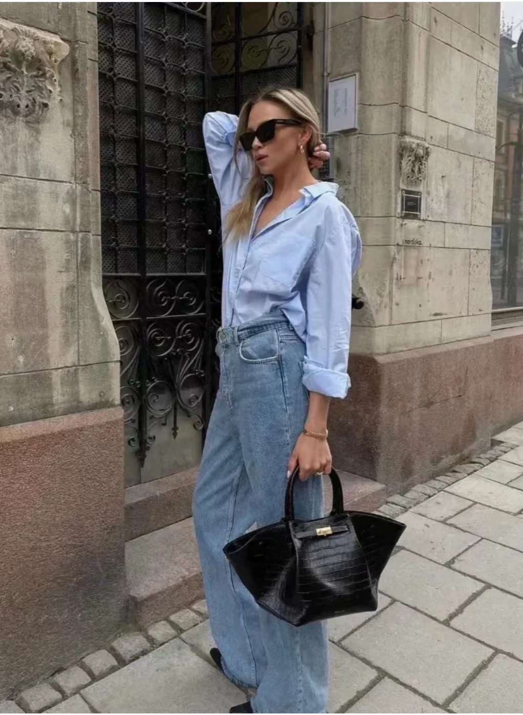 蓝色衬衫怎样搭配出时尚的感觉,藏蓝色衬衫穿搭什么风格