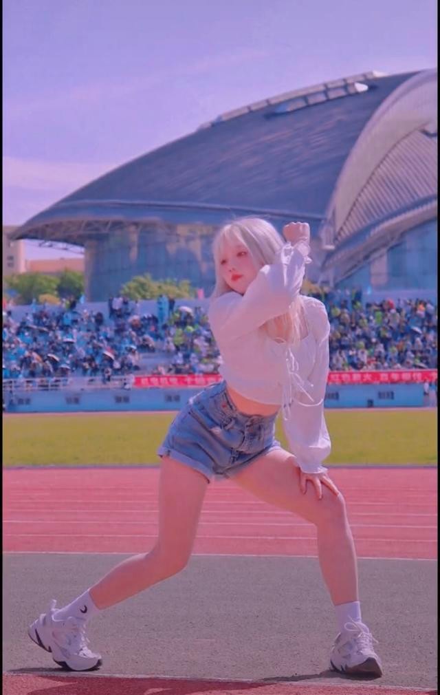 某高校运动会开幕式跳舞,高校运动会啦啦队表演