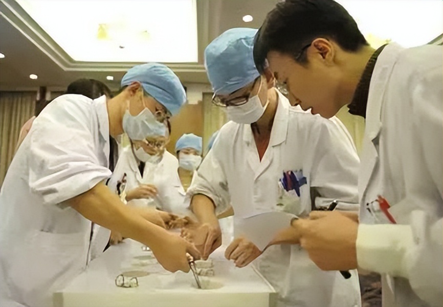 计算机专业和医学专业哪个好,大学计算机专业和医学专业哪个累