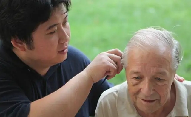 中国小伙报恩把瑞士房东接来养老,中国小伙为报恩接瑞士老人回国