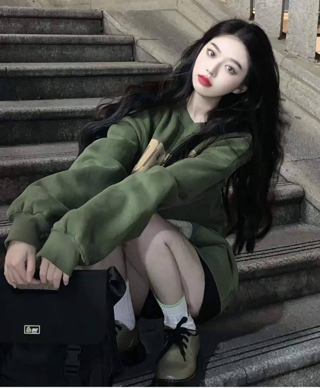 绿色配什么颜色最搭配比较高级,绿色和什么颜色搭配高级感