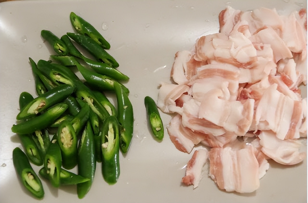 一般做菜是先热锅还是先放油,做菜是冷锅放油还是热锅放油