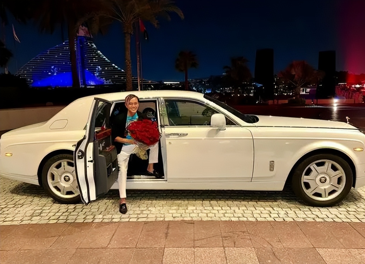 澳门赌王洪永时：一口气买30台劳斯莱斯，还娶外国模特为妻