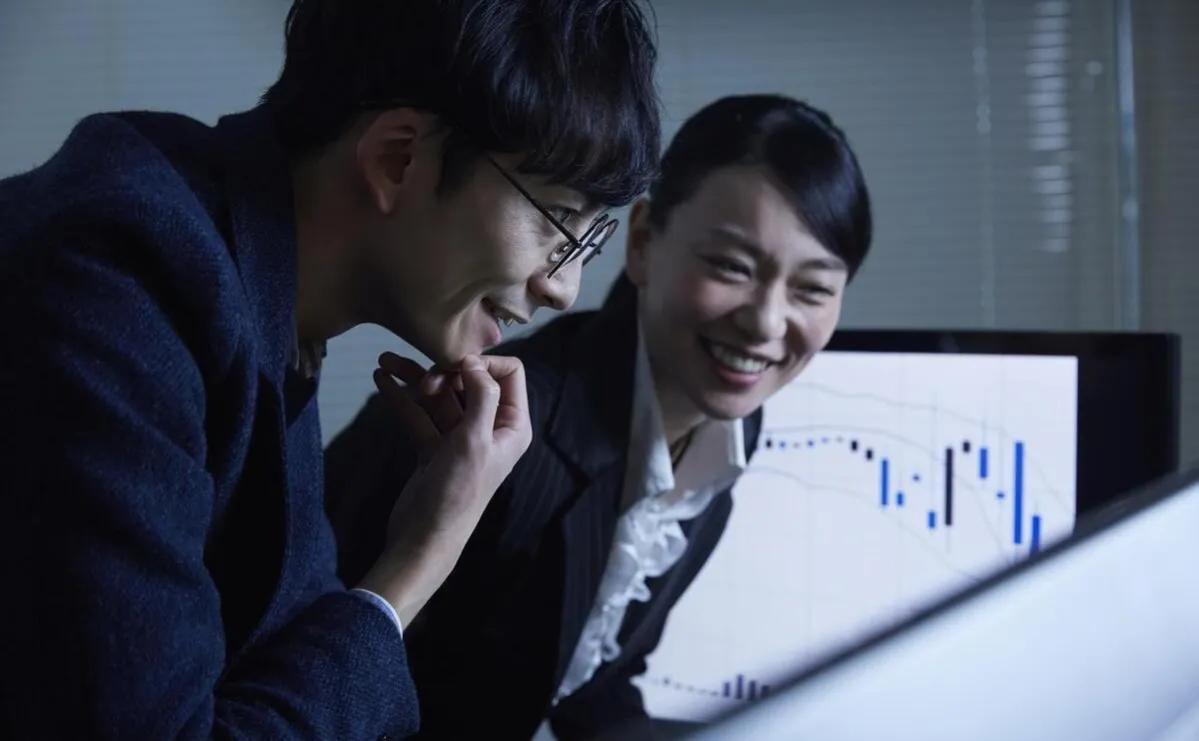 五粮液170元一股，马钢股份3元，60万元买只养老股票，该买哪只？