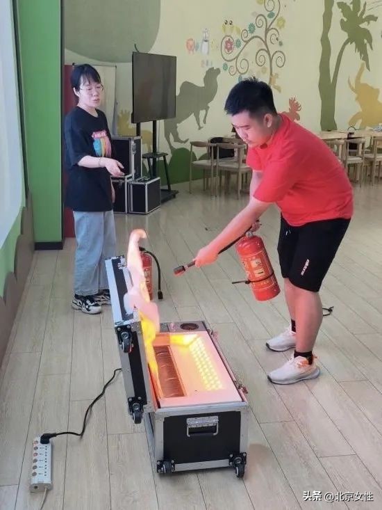 暑期关爱留守儿童报道视频,暑期儿童关爱