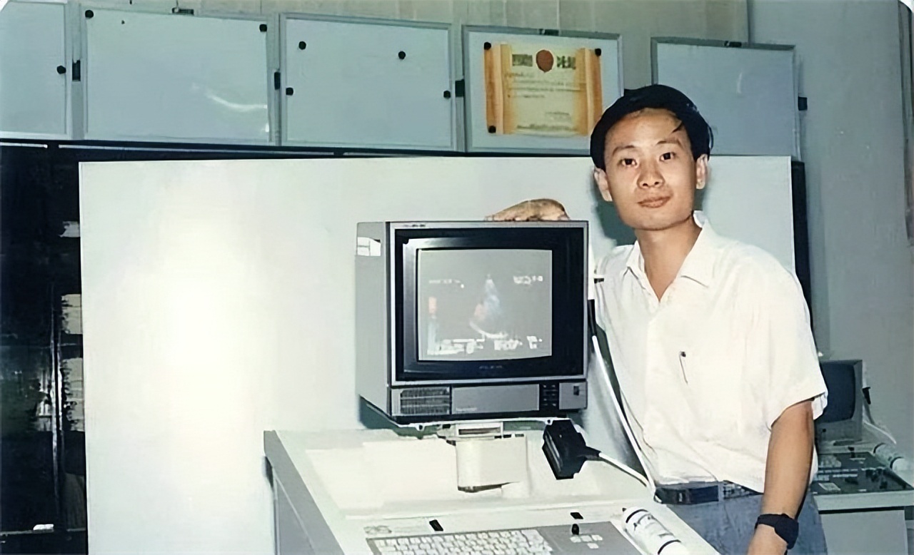 他17岁上清华，29岁辞职创业，疫情期间日赚1亿，如今身家1291亿