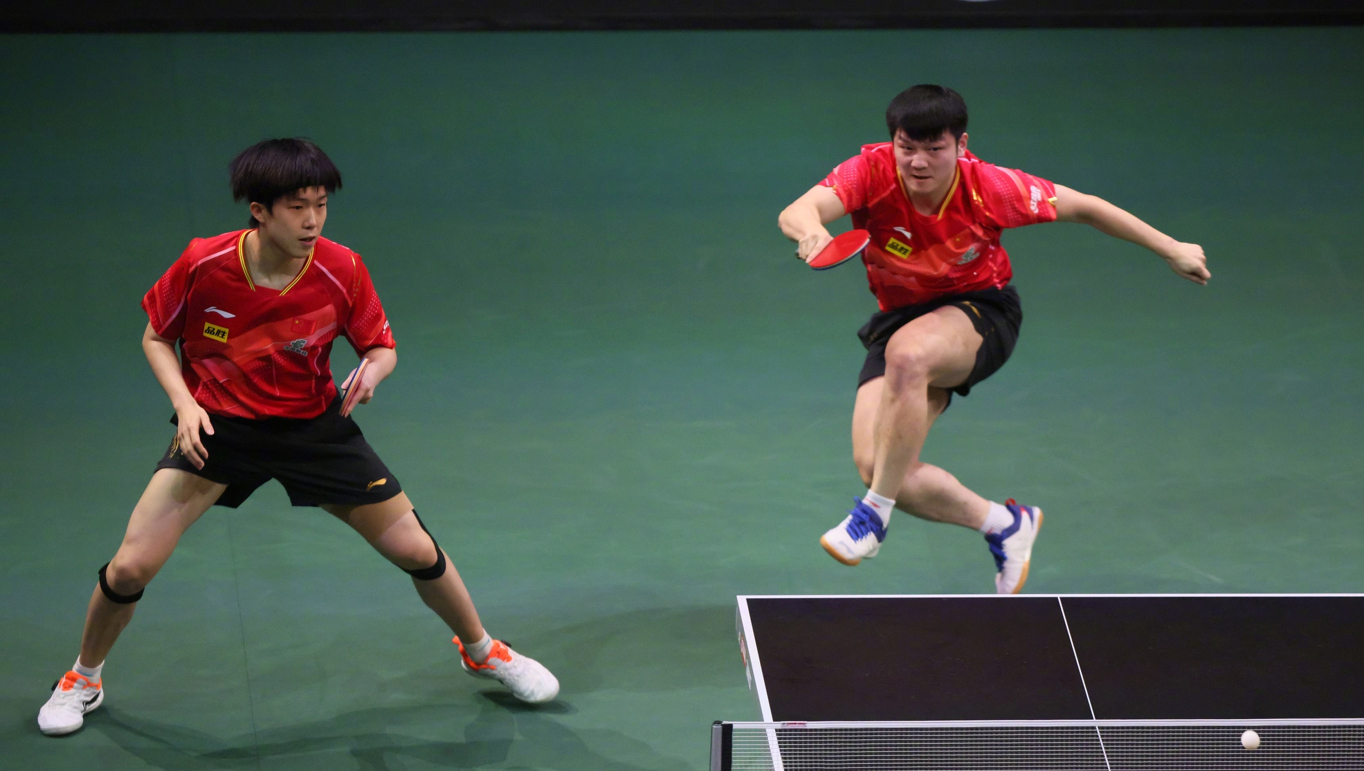 樊振东王楚钦胜韩国组合夺冠,樊振东王楚钦夺冠发布会