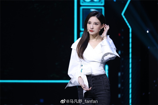 央视一姐马凡舒首曝择偶标准,春晚主持人马凡舒旗袍