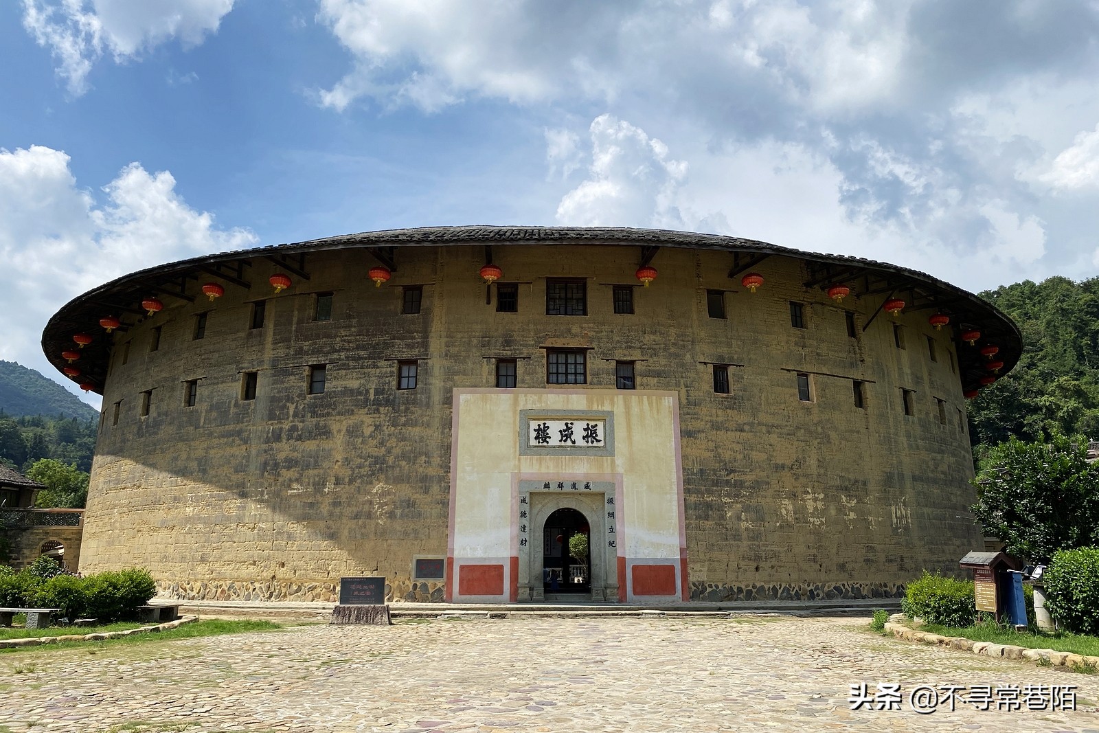 这里有许多历史悠久的古镇,从历史中走来的古镇