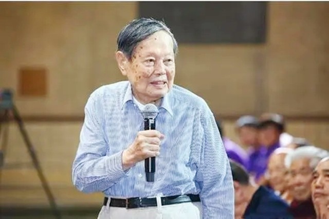 一些美国*华反**人士希望美中战争,问题出在华裔身上?