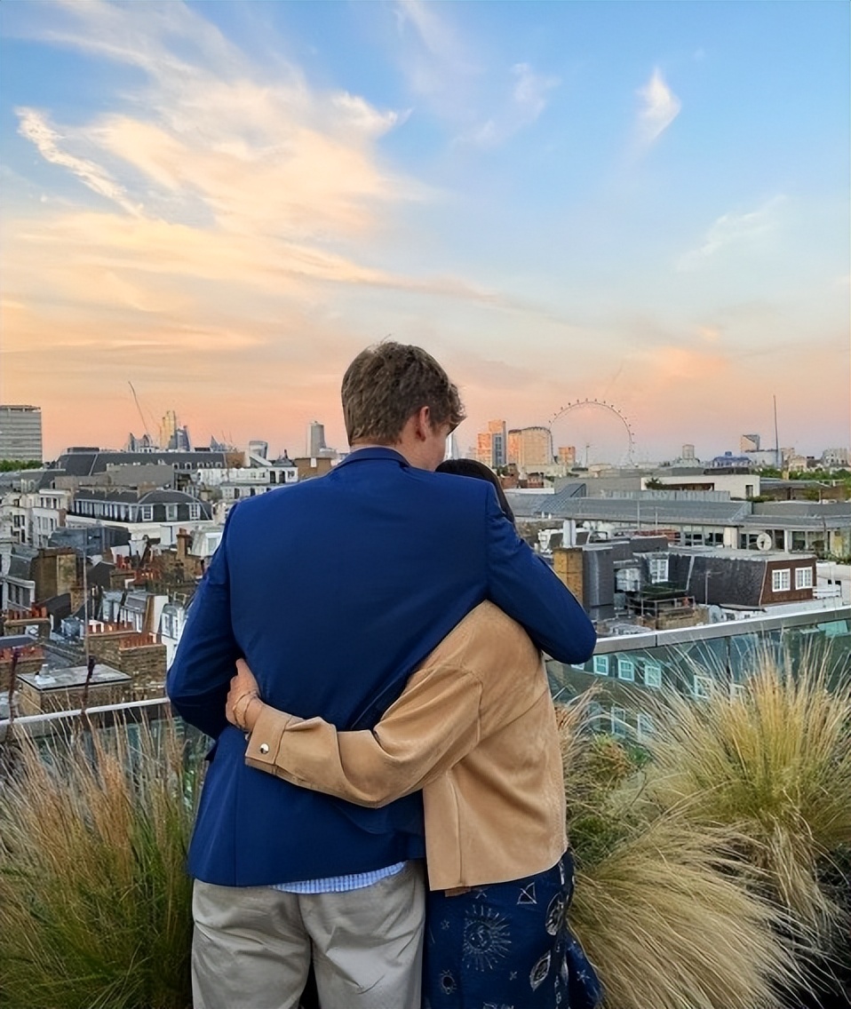 邓文迪与默多克的小女儿,邓文迪的两个女儿与默多克