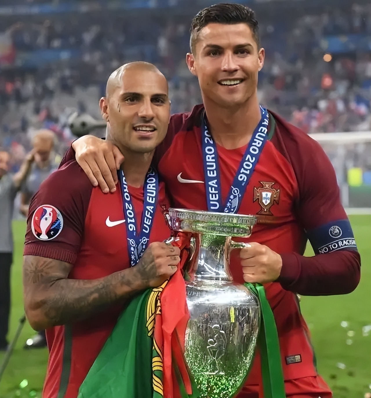 一只脚打遍天下，盘点足坛那些“单蹄马”球王领衔C罗队友上榜