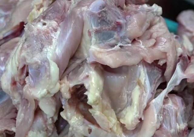 山东小伙摆摊卖零食,山东小哥摆地摊