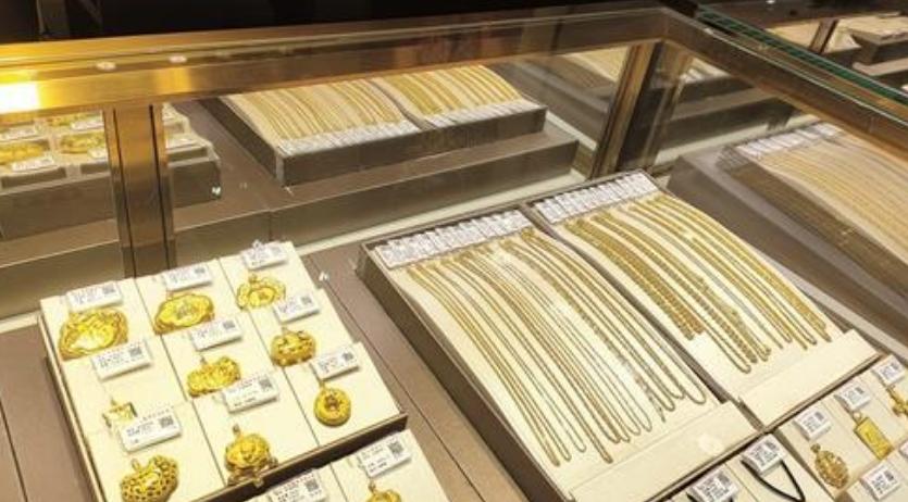 1996年一农妇害死*夫情**，逃亡16年华丽变身，落网时已成公司高管