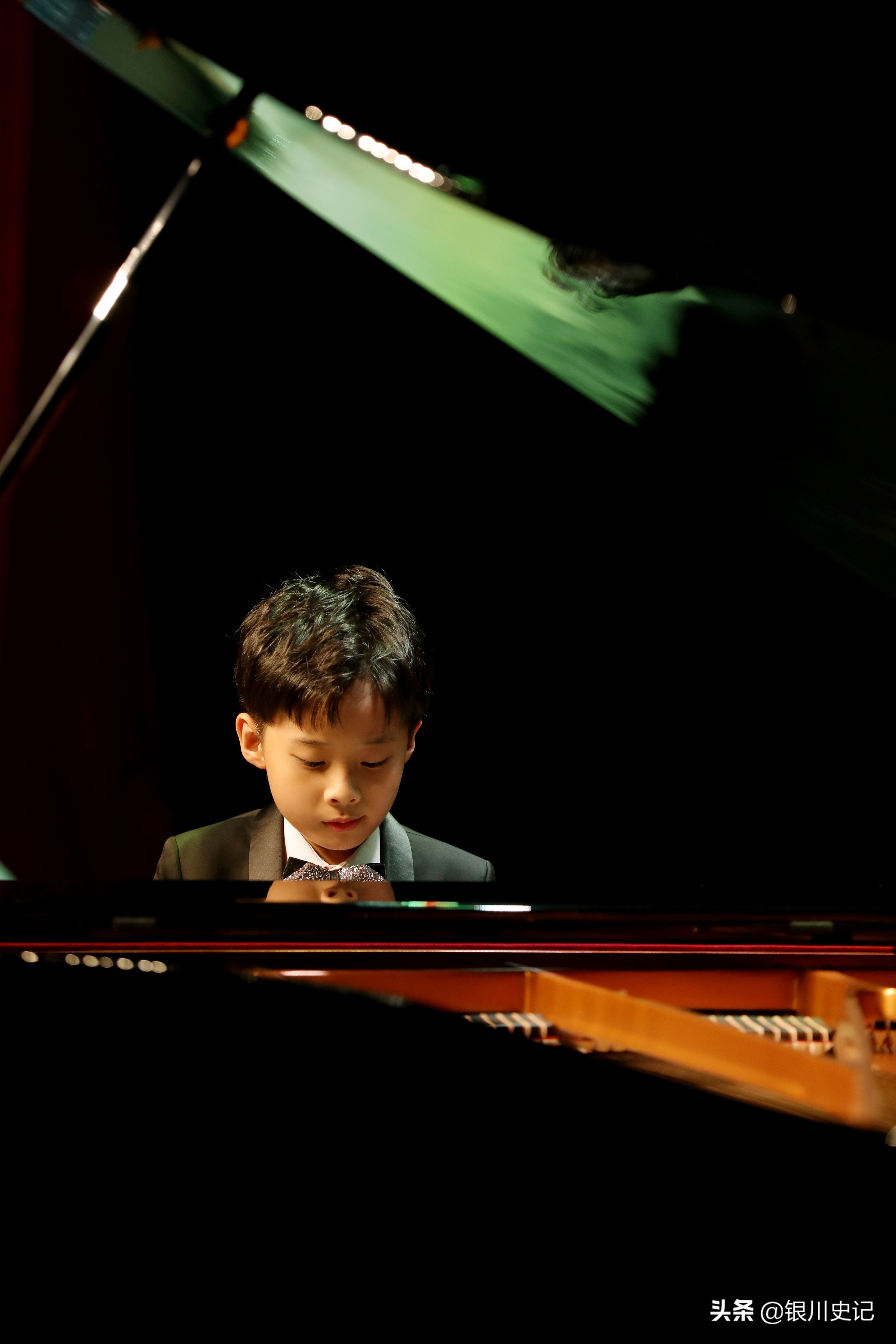 宁夏９岁男孩陆梁梓宥钢琴独奏音乐会成功举办