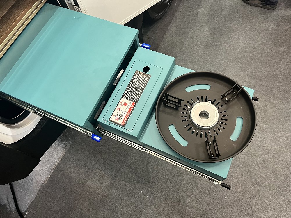 自由炮房车落地价,自由炮2.4t柴油版房车