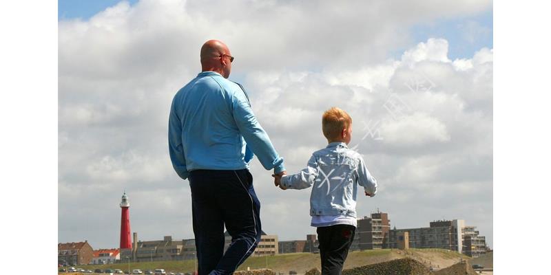 女子为凑钱给老公治病,女子为了给丈夫治病筹钱现身