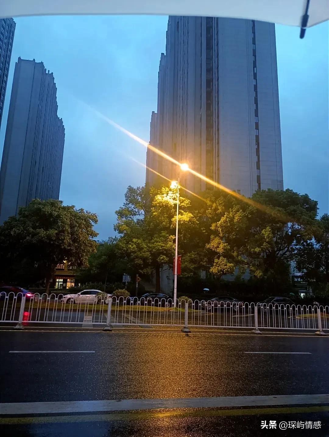 当访客里出现了一个熟悉的名字,当访客记录里出现久违的名字