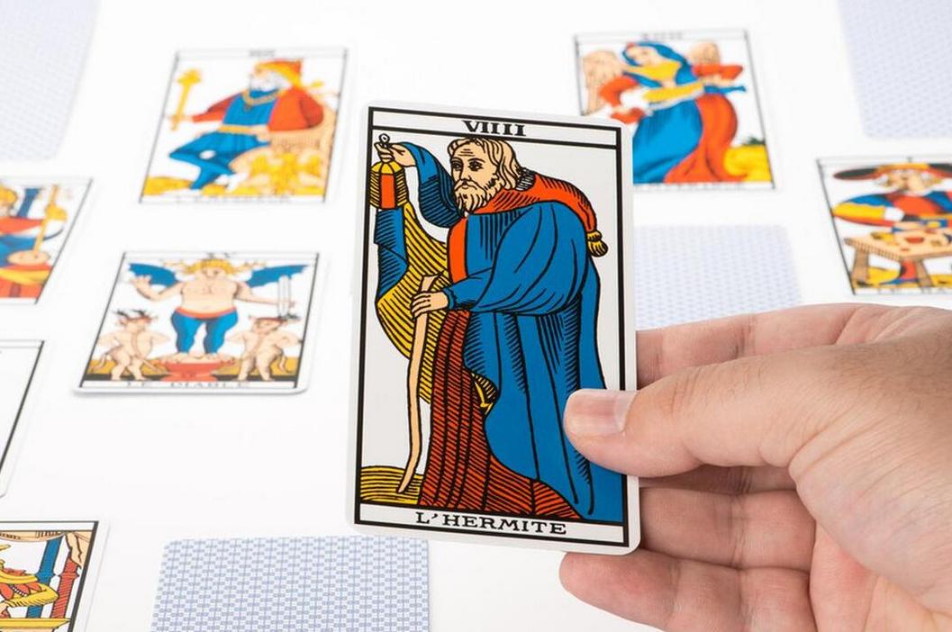 彻底分手还是暂时分开塔罗,塔罗这段感情该放弃还是坚持