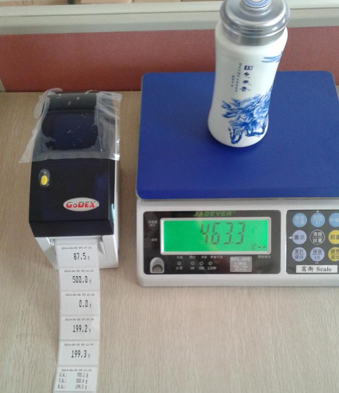 男子买胡萝卜700克,一男子在网上买零食