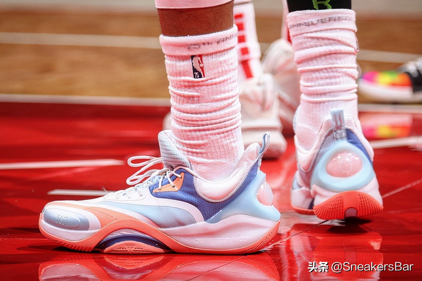 今日nba球星上脚球鞋一览 (nba球星球鞋每日上脚詹姆斯)